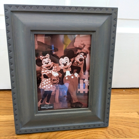 Gray wood shabby chic 5x7 photo frame authentic from Disneyland - Picture 1 of 3